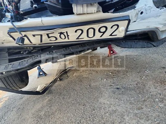 Photo 2 of 27: 2023 Kia Carnival — Korean insurance auction