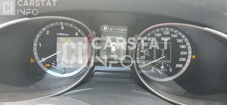 Photo 2 of 12: 2017 Hyundai Santa Fe, VIN KMHSW81UBJU845884 — Korean insurance auction