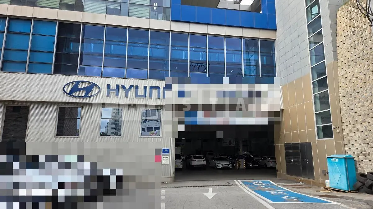 Photo 2 of 35: 2016 Genesis Dh, VIN KMHGM41DDGU161178 — Korean insurance auction