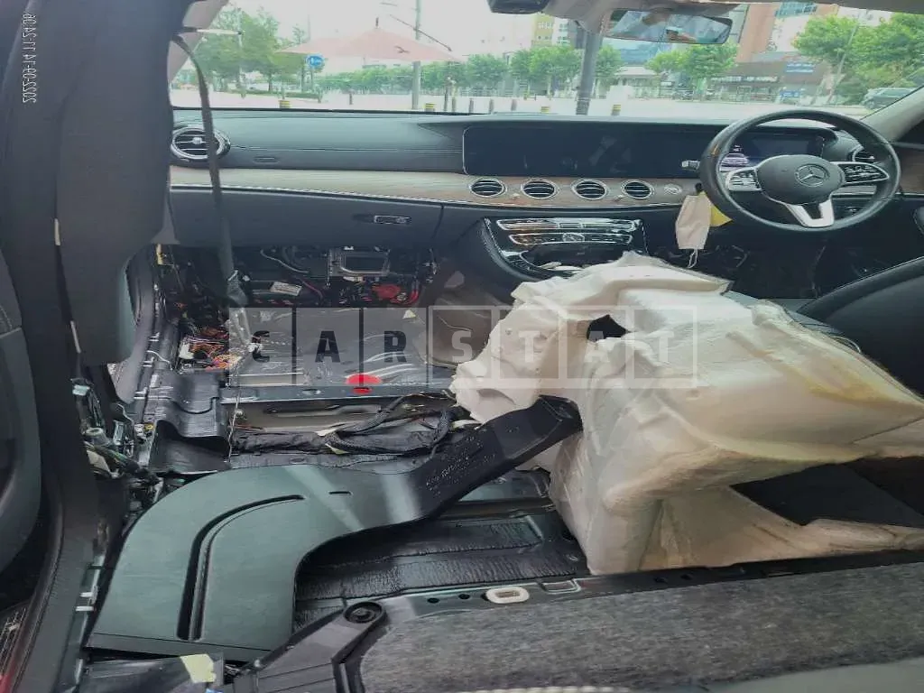 Photo 2 of 9: 2020 Mercedes-Benz E 300 4Matic, VIN W1KZF4KB6LA857875 — Korean insurance auction