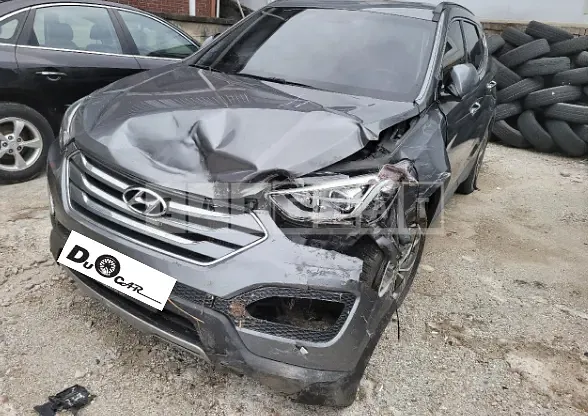 Photo 2 of 10: 2015 Hyundai Santa Fe, VIN KMHSW81UBFU320451 — Korean insurance auction