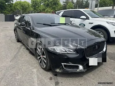 Photo 1 of 32: 2019 Jaguar XJ 3.0d, VIN SAJAA22P9KNW17623 — Korean insurance auction