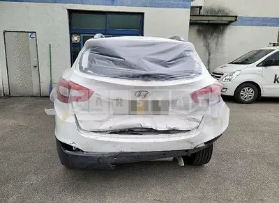 Photo 1 of 9: 2015 Hyundai Tucson 4WD, VIN KMHJU81VDFU081834 — Korean insurance auction