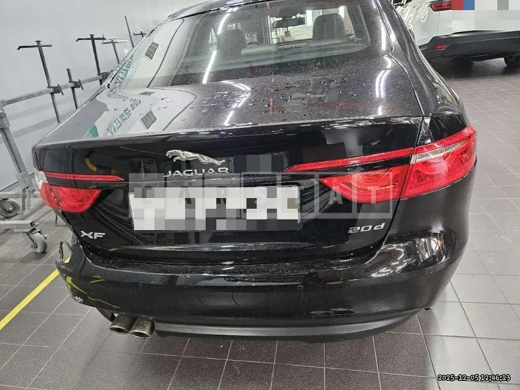 Photo 2 of 22: 2018 Jaguar XF 20d — Korean insurance auction