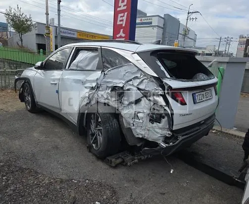 Photo 2 of 30: 2022 Hyundai Tucson — Korean insurance auction
