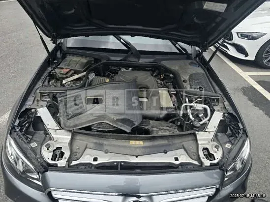 Photo 2 of 17: 2019 Mercedes-Benz E 300 — Korean insurance auction