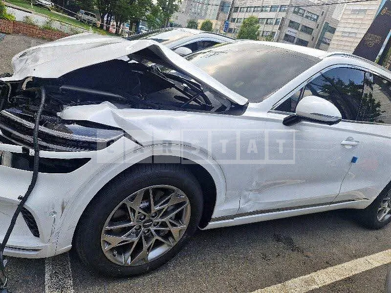 Photo 2 of 15: 2023 Genesis GV70 Gasoline 2.5 Turbo, VIN KMTMA81BDPU146664 — Korean insurance auction