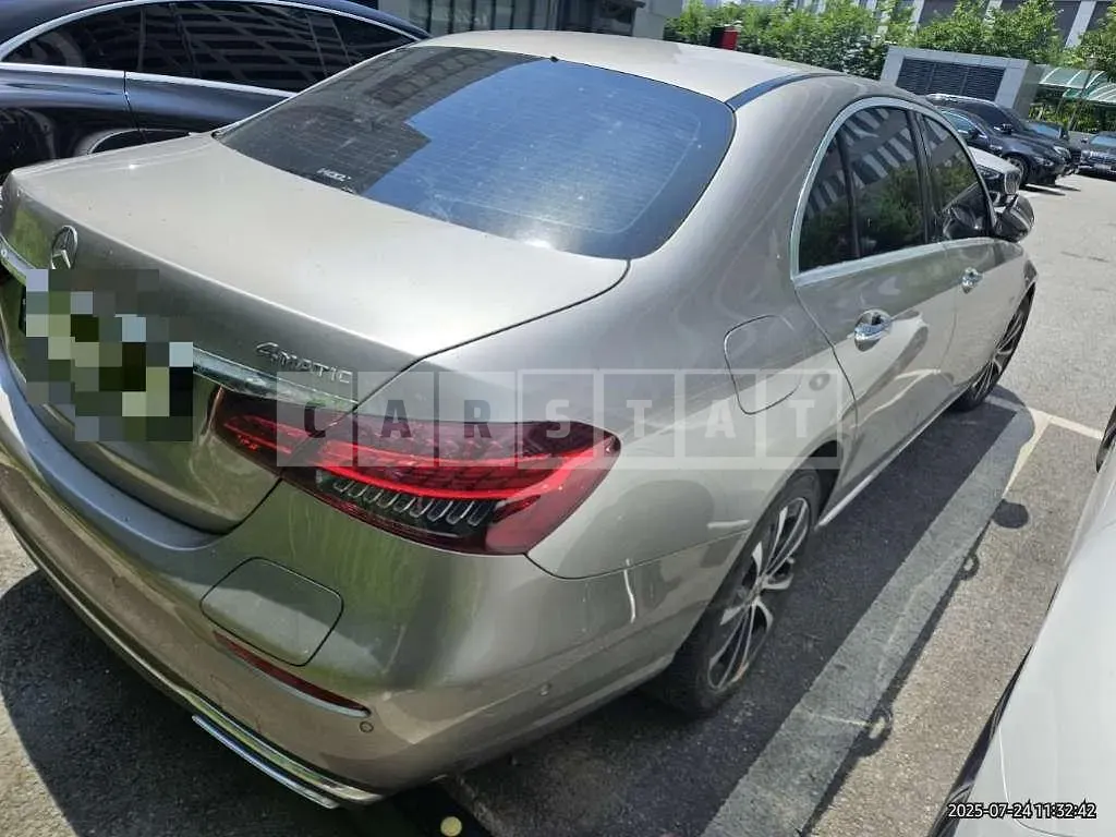 Photo 2 of 20: 2020 Mercedes-Benz E300 e 4Matic — Korean insurance auction