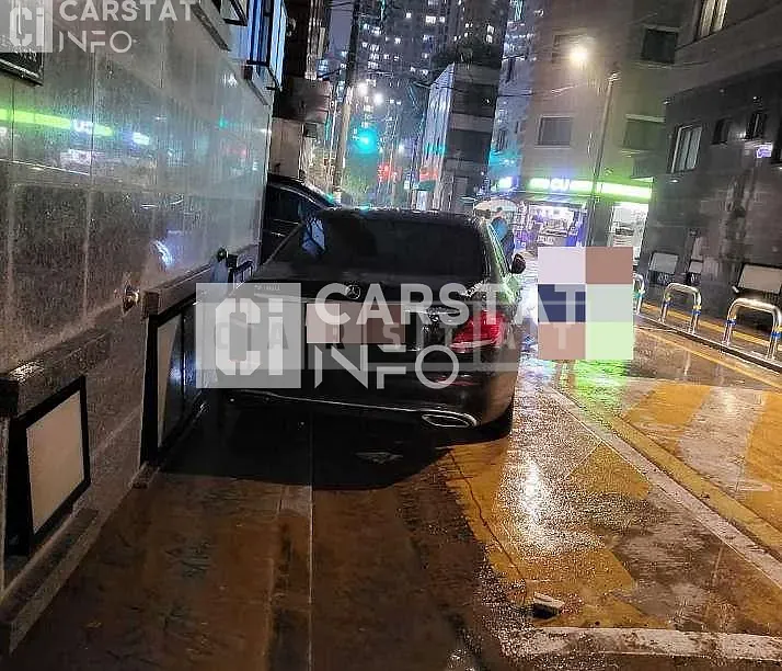 Photo 2 of 2: 2019 Mercedes-Benz Sandsbenz E300 — Korean insurance auction