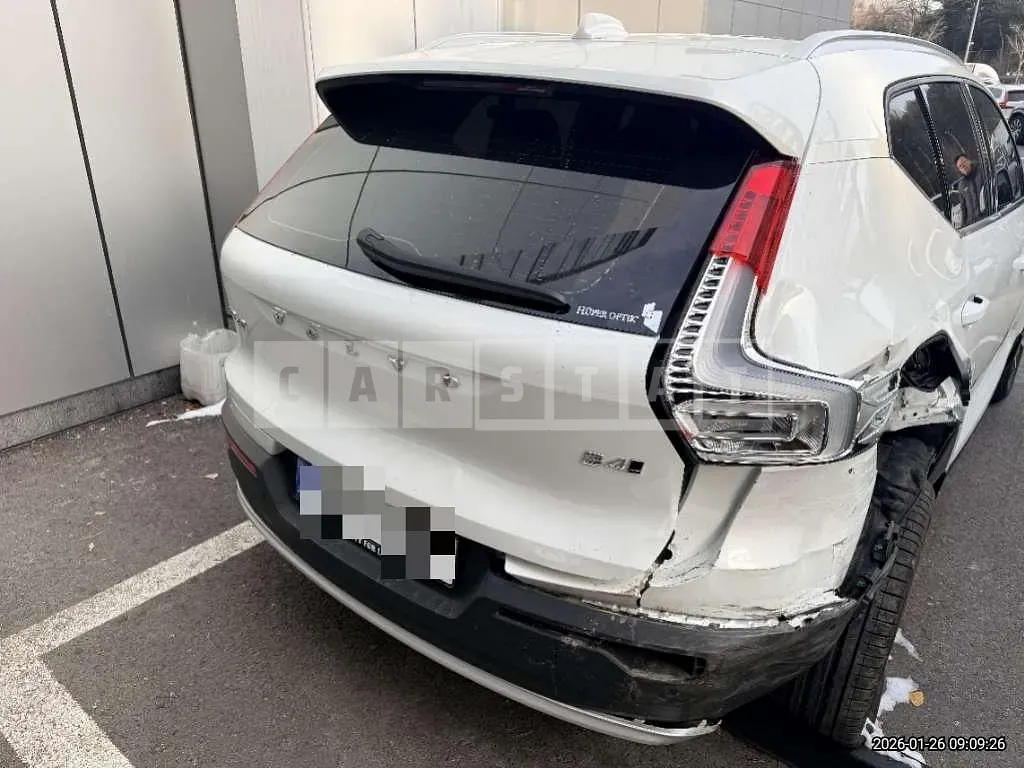 Photo 2 of 15: 2025 Volvo XC40B4 AWD — Korean insurance auction
