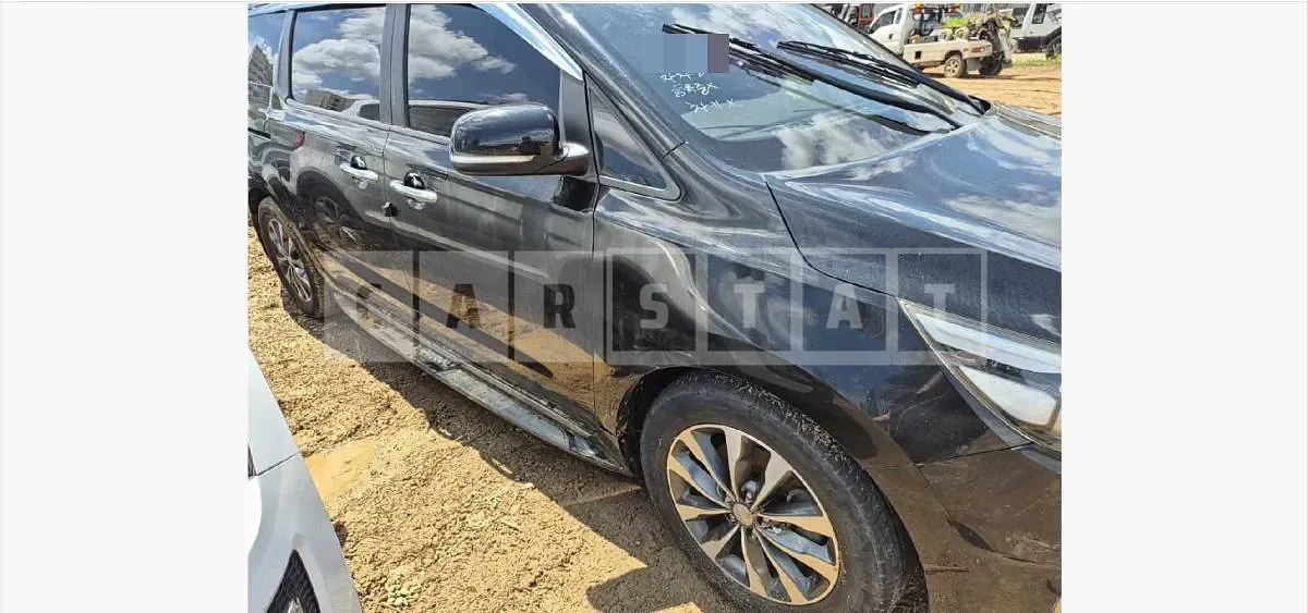 Photo 2 of 41: 2015 Kia Carnival 9 Seater — Korean insurance auction