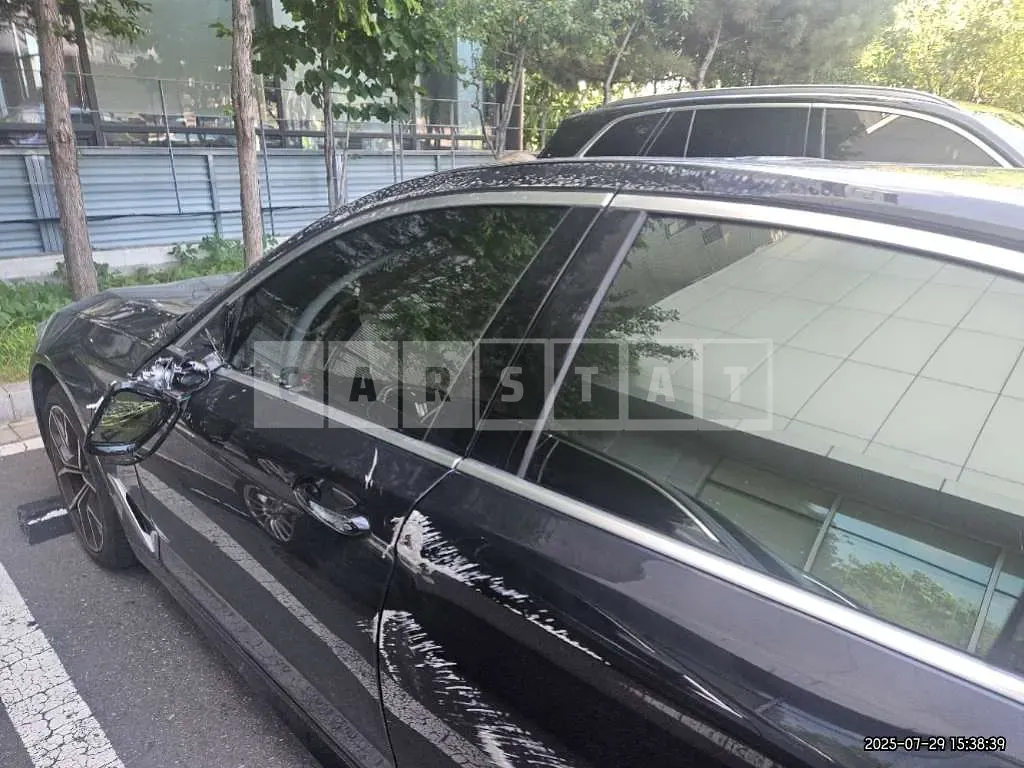 Photo 2 of 14: 2021 BMW 530e — Korean insurance auction