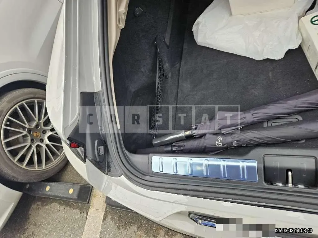Photo 2 of 37: 2024 Porsche Panamera 4 — Korean insurance auction
