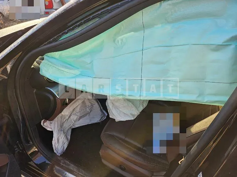 Photo 2 of 13: 2019 Mercedes-Benz E250, VIN WDDZF4FBXLA717550 — Korean insurance auction