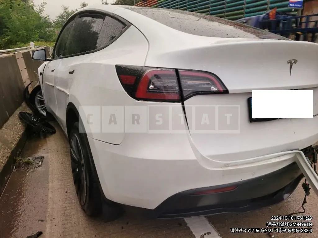 Photo 2 of 17: 2022 Tesla Model Y LongRange — Korean insurance auction