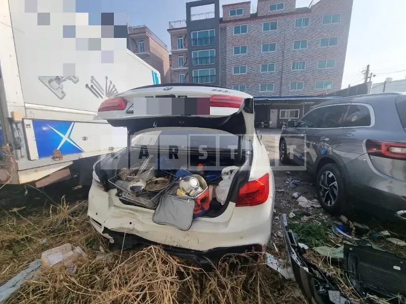 Photo 2 of 4: 2017 BMW 530i xDrive, VIN WBAJD9104HWC09908 — Korean insurance auction