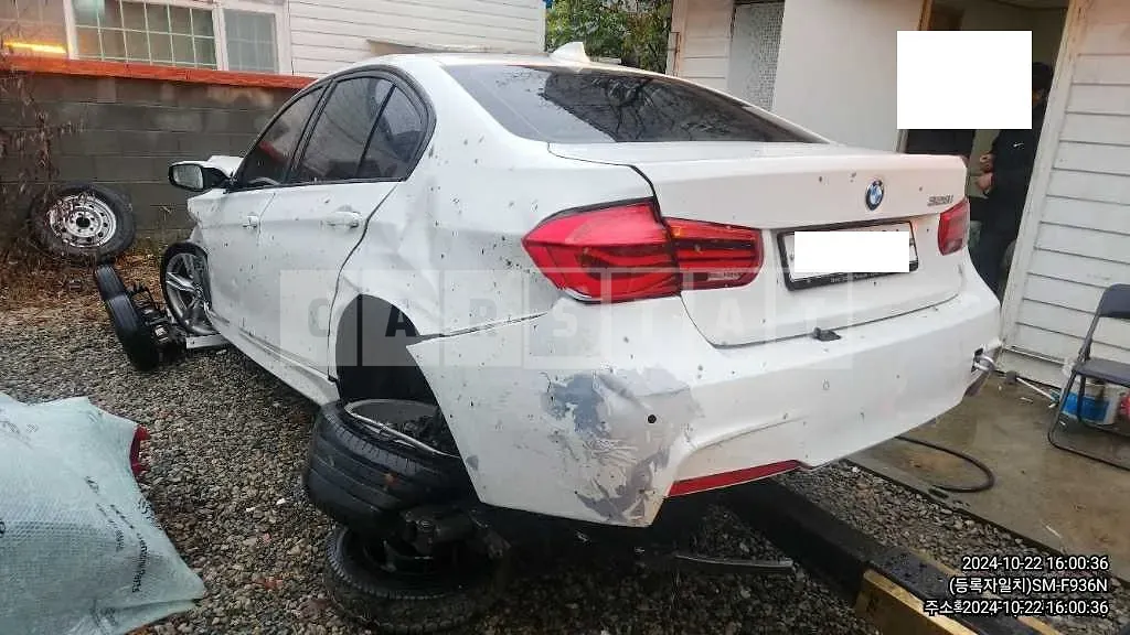 Photo 2 of 9: 2016 BMW 328i — Korean insurance auction