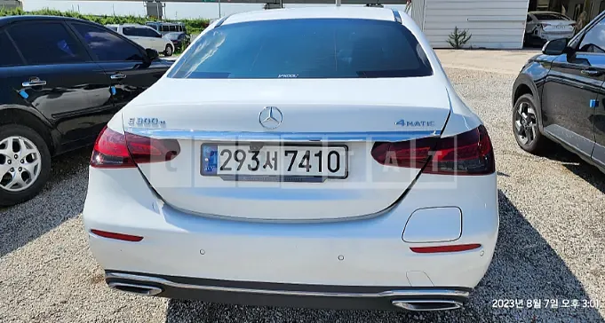 Photo 2 of 27: 2021 Mercedes-Benz E300e 4Matic, VIN W1KZF5EB1MA985427 — Korean insurance auction