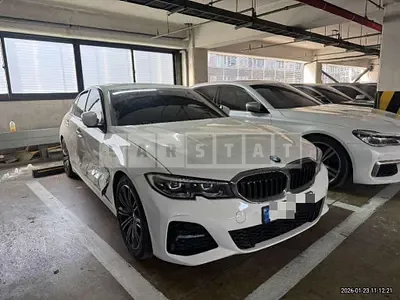 Photo 1 of 24: 2022 BMW 320i — Korean insurance auction