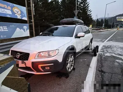 Photo 1 of 6: 2016 Volvo XC70D5 — Korean insurance auction