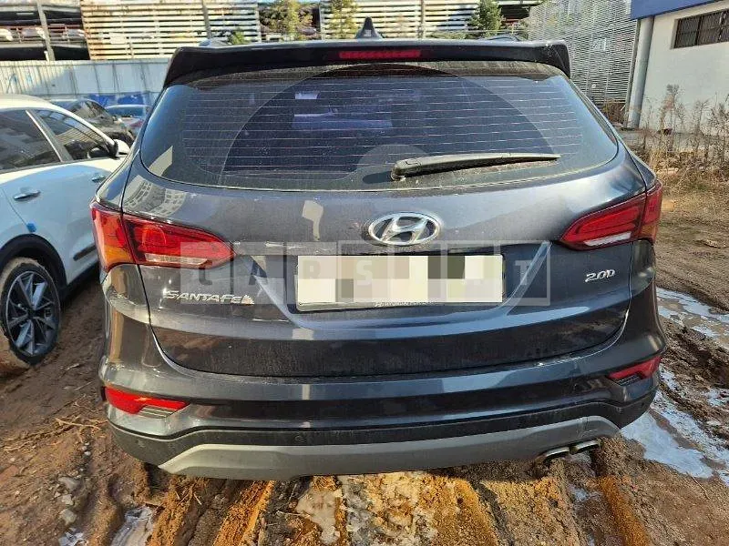 Photo 2 of 6: 2017 Hyundai Santa Fe DM — Korean insurance auction