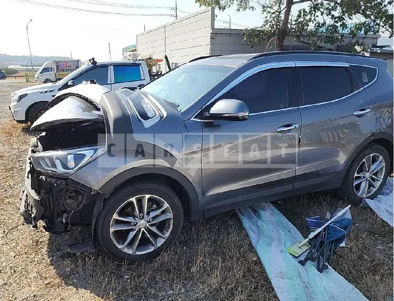 Photo 2 of 22: 2016 Hyundai Santa Fe, VIN KMHSW81UBGU539026 — Korean insurance auction