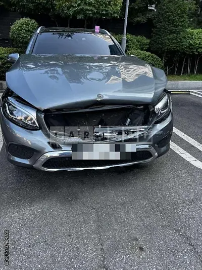 Photo 1 of 32: 2018 Mercedes-Benz GLC220 d 4Matic — Korean insurance auction