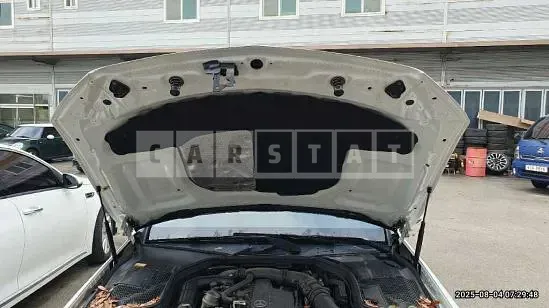 Photo 2 of 47: 2016 Mercedes-Benz C 200d — Korean insurance auction