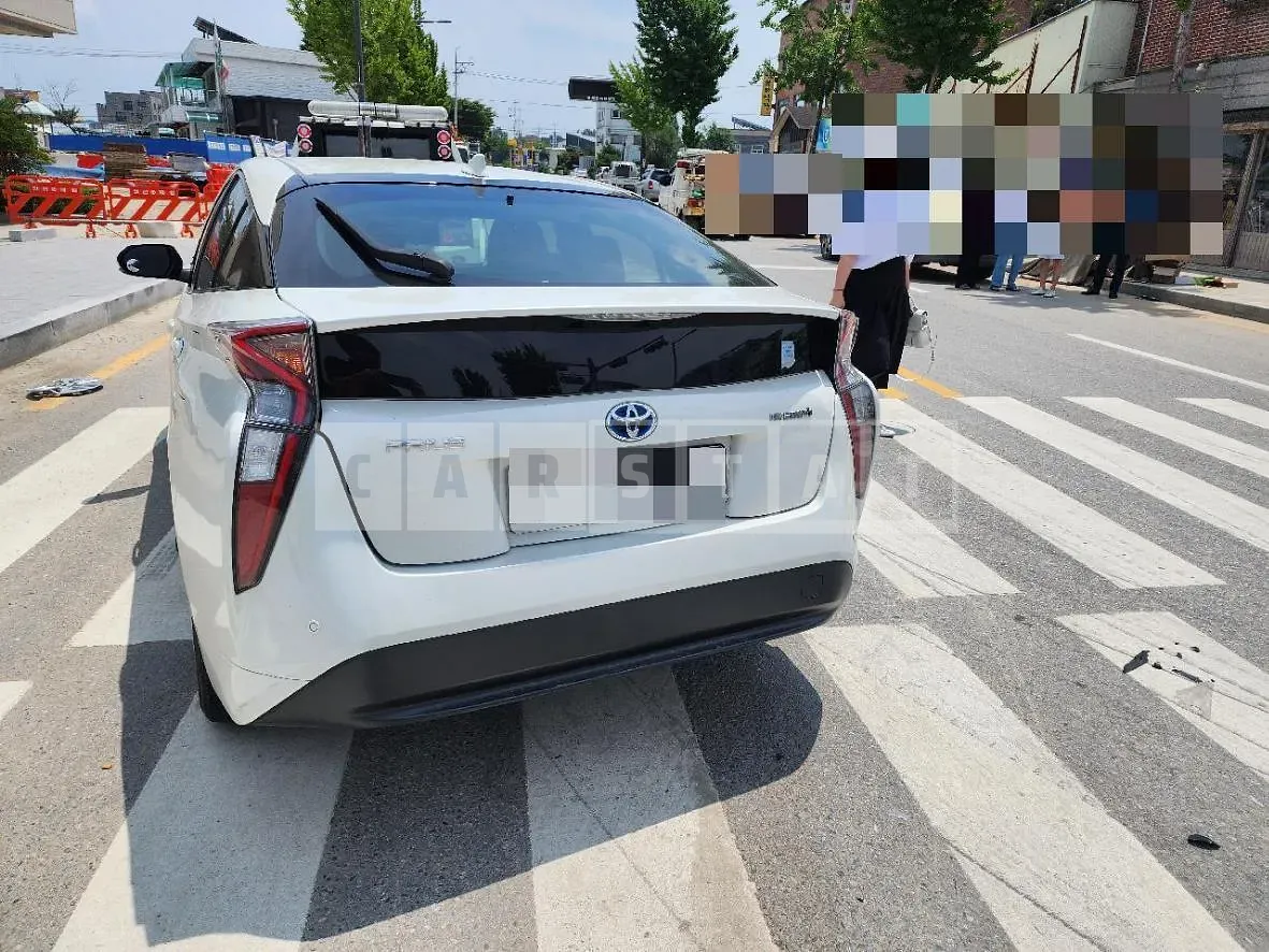 Photo 2 of 23: 2017 Toyota Prius, VIN JTDKBRFU5H3572435 — Korean insurance auction