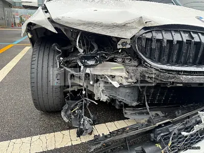 Photo 1 of 21: 2021 BMW 320i — Korean insurance auction