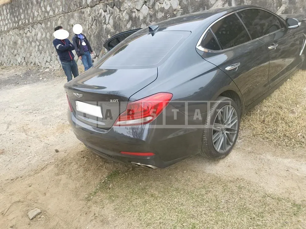 Photo 2 of 20: 2018 Genesis G70, VIN KMTG341ABJU023471 — Korean insurance auction