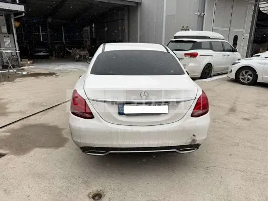 Photo 2 of 10: 2015 Mercedes-Benz C220 BlueTec, VIN WDDWF0EB1FF067298 — Korean insurance auction