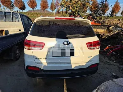 Photo 1 of 10: 2015 Kia Sorento — Korean insurance auction