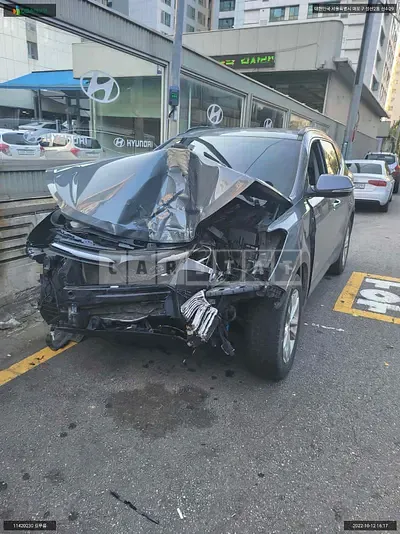 Photo 1 of 8: 2017 Hyundai Santa Fe, VIN KMHSW81UDJU824185 — Korean insurance auction