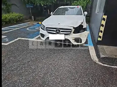 Photo 2 of 14: 2019 Mercedes-Benz E 300 — Korean insurance auction
