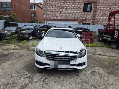 Photo 1 of 12: 2017 Mercedes-Benz E220 d — Korean insurance auction