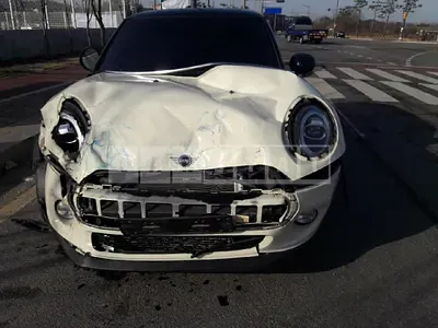 Photo 1 of 10: 2019 MINI Cooper D, VIN WMWXY3107KTF84986 — Korean insurance auction