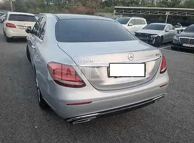 Photo 1 of 9: 2017 Mercedes-Benz E 300 4Matic, VIN WDDZF4KB1HA179799 — Korean insurance auction