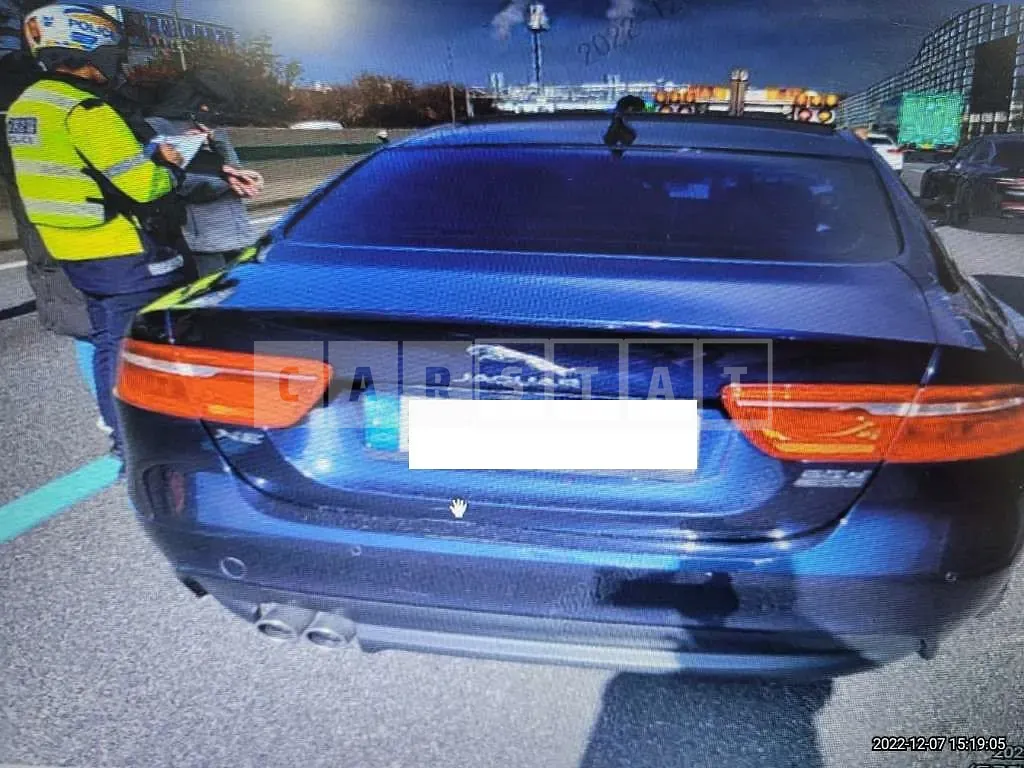 Photo 3 of 3: 2017 Jaguar XE 20d, VIN SAJAA4BN2HCP02768 — Korean insurance auction