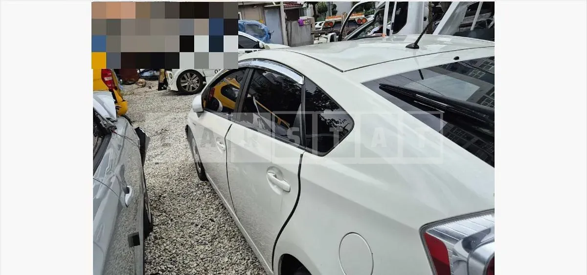 Photo 2 of 17: 2015 Toyota Prius — Korean insurance auction