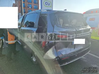 Photo 1 of 13: 2023 Toyota Sienna Hybrid 2WD, VIN 5TDGRKEC9PS169685 — Korean insurance auction