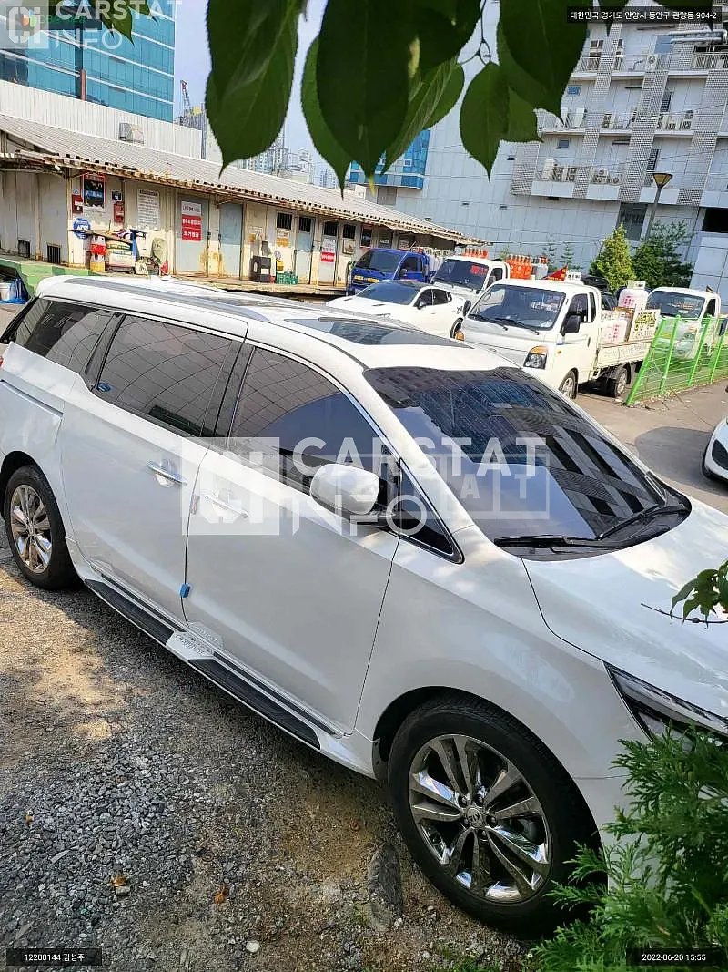 Photo 2 of 12: 2016 Kia Carnival, VIN KNAME81ABHS280021 — Korean insurance auction