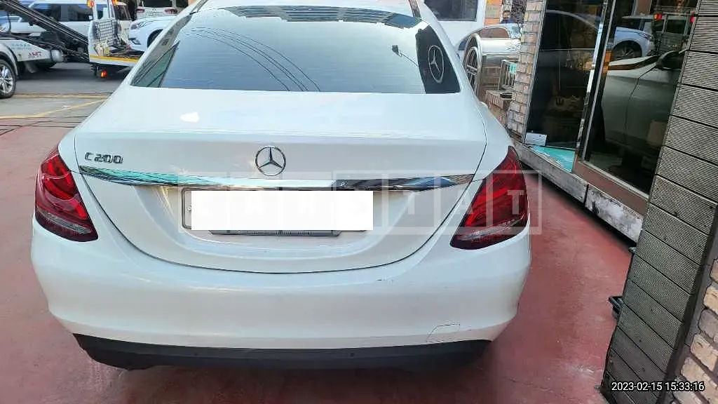 Photo 2 of 30: 2018 Mercedes-Benz C 200, VIN WDDWF4CB9JF678618 — Korean insurance auction