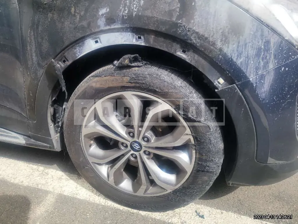 Photo 2 of 35: 2015 Hyundai Santa Fe, VIN KMHSW81UBFU332656 — Korean insurance auction