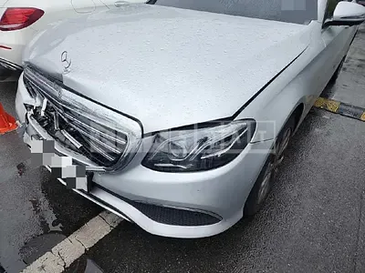 Photo 1 of 13: 2019 Mercedes-Benz E300 4Matic — Korean insurance auction