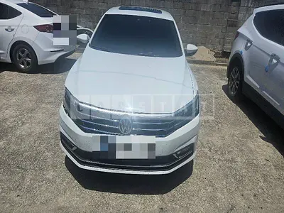 Photo 1 of 14: 2018 Volkswagen Passat 2.0 TSI — Korean insurance auction
