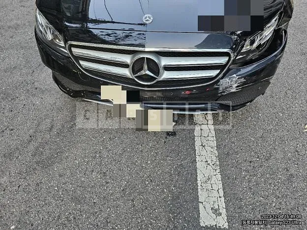 Photo 2 of 12: 2019 Mercedes-Benz E 220d avantgarde(2018.10.1～), VIN WDDZF0EB9KA621403 — Korean insurance auction