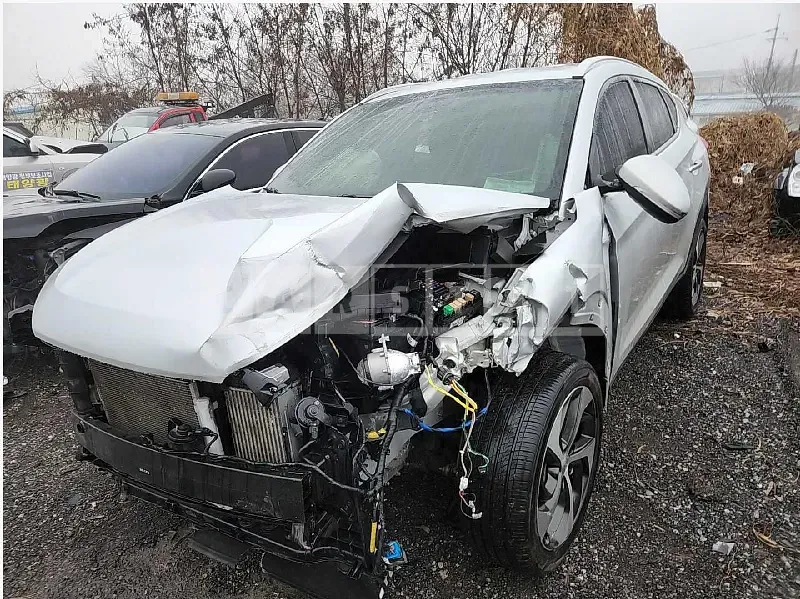 Photo 2 of 10: 2017 Hyundai Tucson, VIN KMHJ581ABHU355054 — Korean insurance auction
