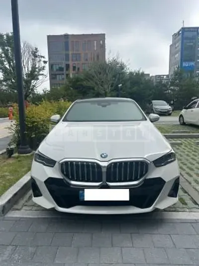 Photo 1 of 23: 2025 BMW 520i — Korean insurance auction
