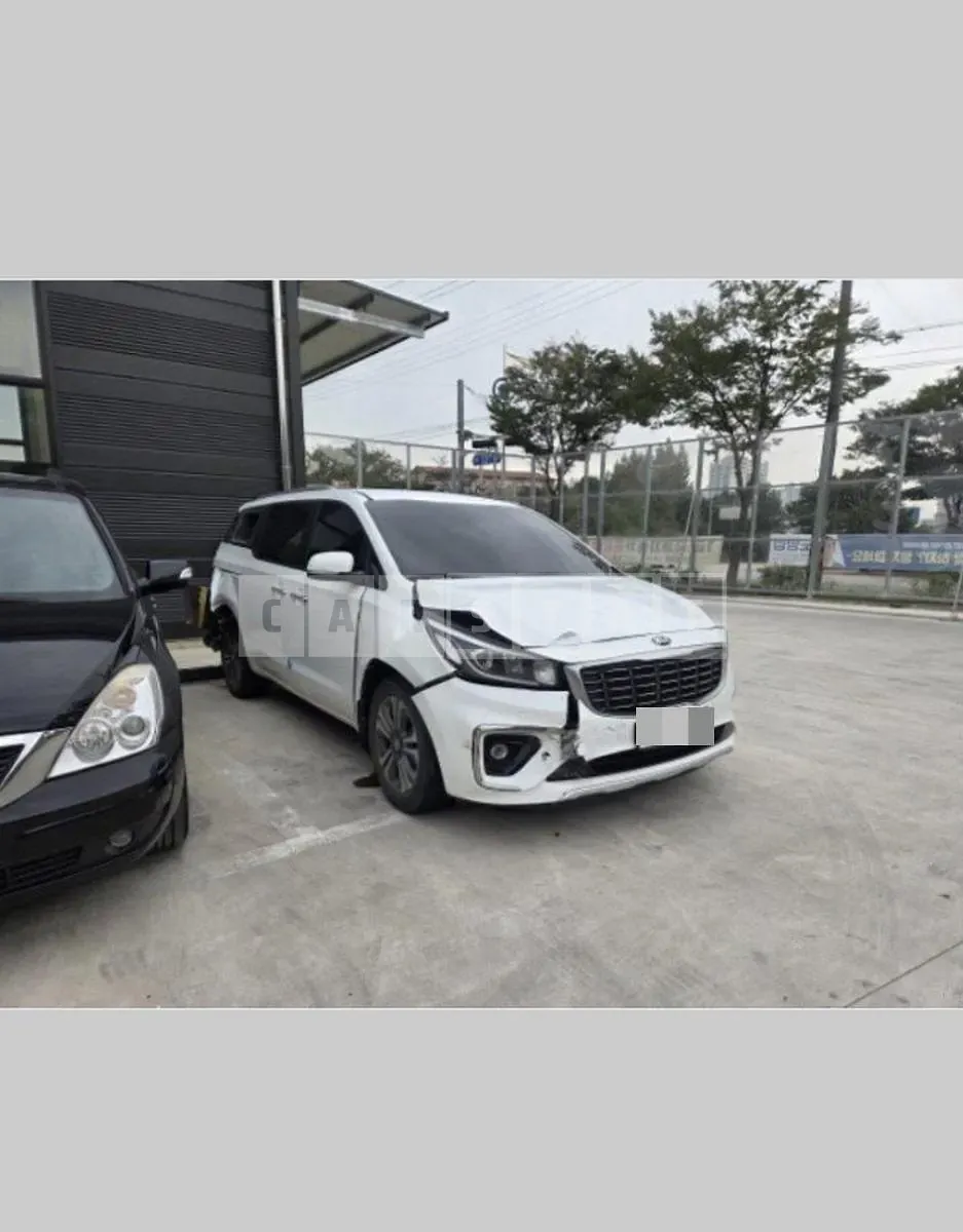 Photo 2 of 12: 2018 Kia Carnivals, VIN KNAMB81ABKS519914 — Korean insurance auction